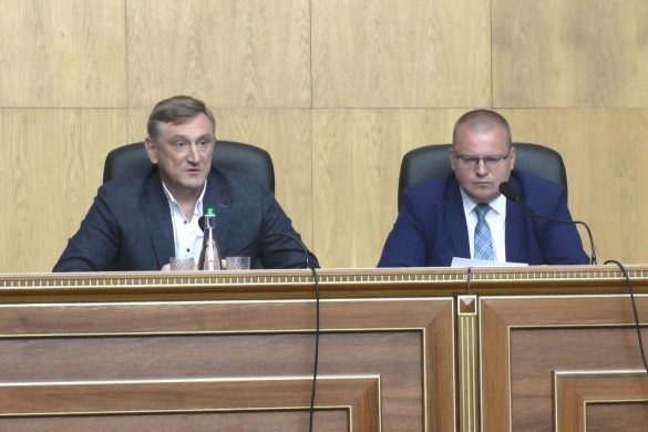6 основних питань та 40 земельних. У Добропіллі відбулась чергова сесія міської ради
