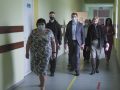 Багатостраждальна лікарня та відремонтована школа. Голова РДА Андрій Бондаренко відвідав Мар’їнку і Красногорівку