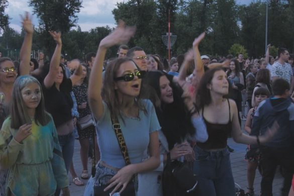 Із Днем молоді! Покровськ святкував із фарбами холі, пінною дискотекою та нагородженнями