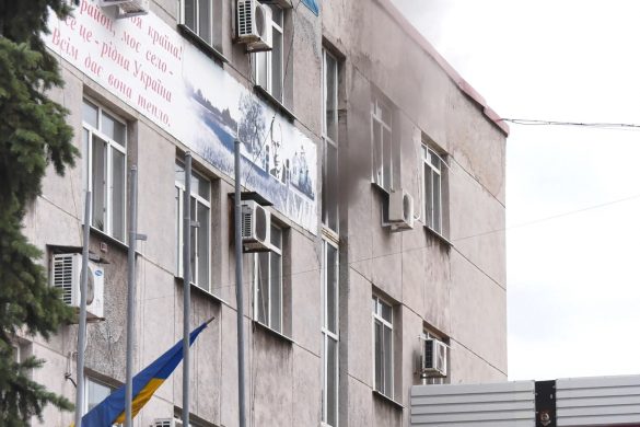 Задимлення, знеструмлення та евакуація. Як ліквідували займання у виконкомі