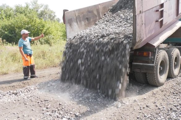 Асфальтування, відсипка та нові тротуари. У Мирнограді приводять до ладу вулиці міста