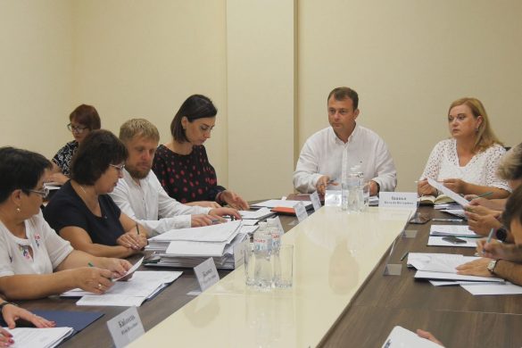 Засідання виконкому: готовність шкіл, прогнози бюджету-2022 та нова пішохідна зона