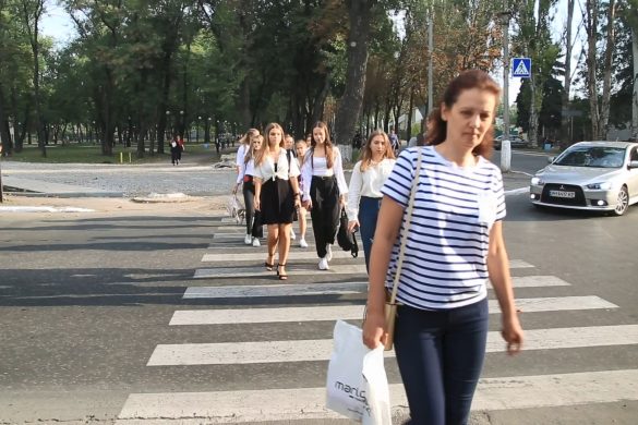 Увага, діти на дорозі! З початком навчального року пожвавився рух на міських вулицях