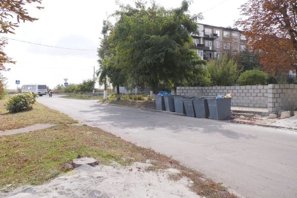 Оновлені та зручні. У Мирнограді реконструюють сміттєві майданчики
