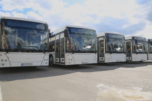 Поповнення автопарку. «Укрбуд» отримав 5 автобусів для перевезення працівників «Метінвесту»