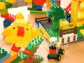Розкажемо, як у дитсадку «Колокольчик» складають з LEGO українські символи