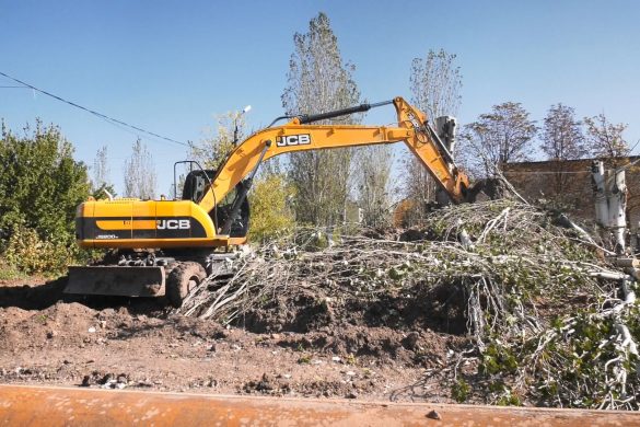 Понад 60 метрів із 90 замінено! У Мирнограді триває ліквідація обвалу каналізаційного колектора