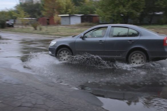 Доба без води і тисячі літрів у землю. Мирноградці з мікрорайону «Східний» обурені бездіяльністю комунальників