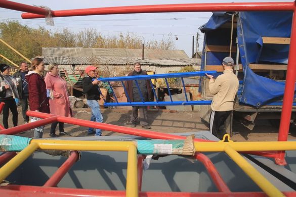 Мільйон для ініціативної громади. У Мирнограді мешканці ОСББ отримали дитячі майданчики