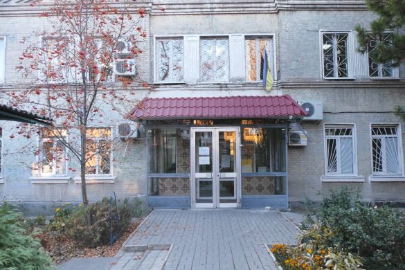 Соціальні працівники під захистом. У Покровську мобільна бригада з вакцинації працювала в УСЗН