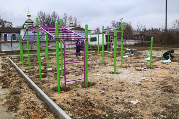 Здорова нація по всій країні. У Гродівці за програмою Президента встановлюють «Активний парк»