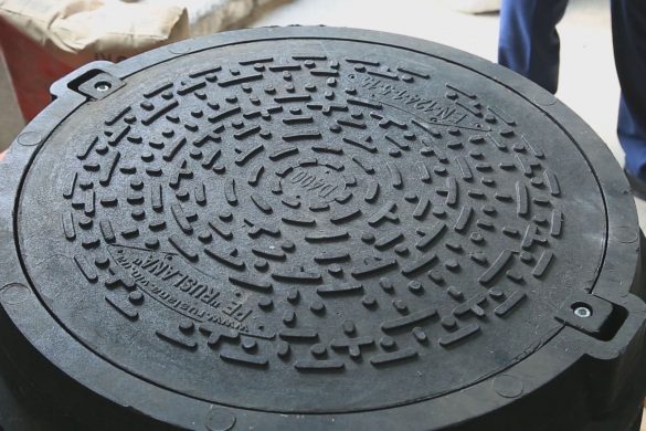 Плити перекриття та пластикові люки. Мирноградський водоканал отримав допомогу від міської влади