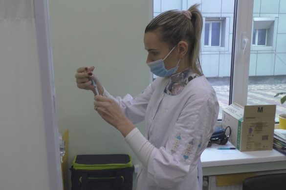 По 800 щеплень на тиждень. У Добропіллі стрімко зростають темпи вакцинації