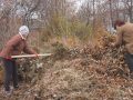 Боротьба за чистоту! Мешканці Лисівки вийшли на осіннє прибирання