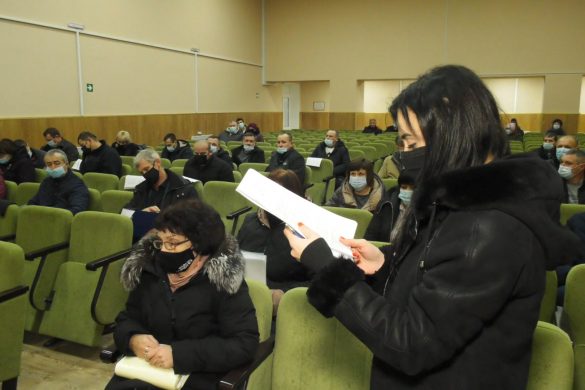 Майже 8 годин на розгляд 150 питань порядку денного. У Шахівській громаді пройшла позачергова сесія