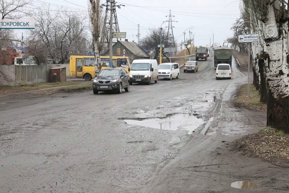 Вулиця Шосейна стає все більше непроїзною. Чому дорогу не підсипають?