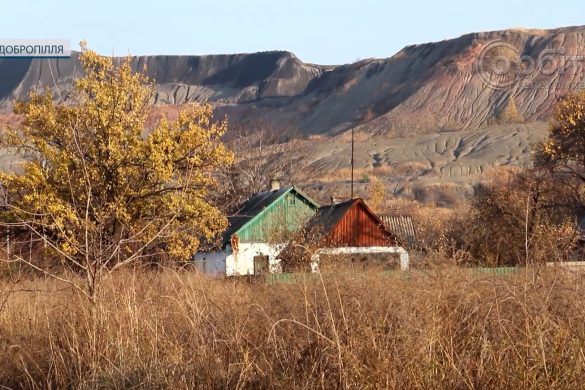Грунт не родить, дихати нічим. Яке воно - життя біля підніжжя рукотворних гір Добропільщини?