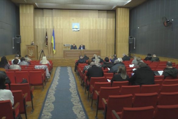 Вручення нагород та обговорення ремонту доріг. У Добропіллі пройшла позачергова сесія