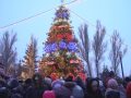 Зимова казка триває. Тисячами різнокольорових вогників засяяла новорічна ялинка у мікрорайоні «Лазурний»