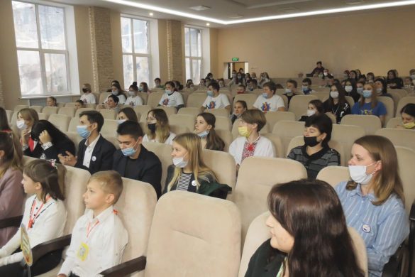 100 питань дорослому. Учні Покровської громади поспілкувались із очільницею міськво