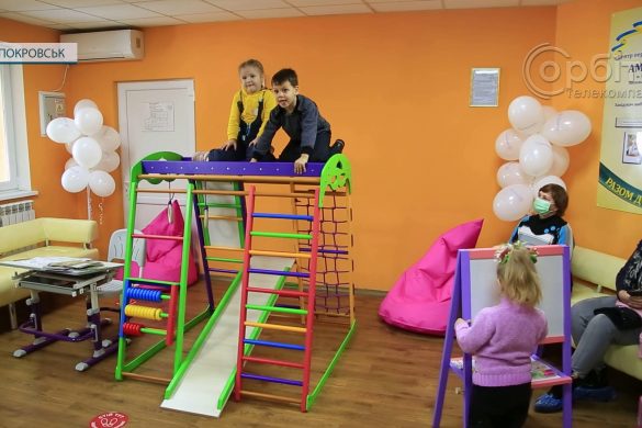 Яскрава локація для маленьких пацієнтів. В рамках конкурсу «Моє місто» в амбулаторії №10 Покровська з'явився дитячий куточок