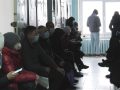 Коронавірус не здається, а невакцинованих медиків відсторонять від роботи