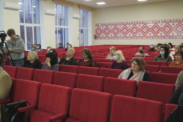 Гігієна, харчування, благоустрій. З батьками обговорили нові програми для закладів освіти