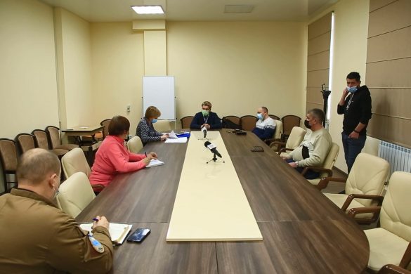 Сміття, паркування та реєстрація немовлят. У Покровську засідала адмінкомісія