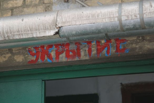 Десь вода і світло, а десь - завалено сміттям. У Покровську приводять до ладу бомбосховища
