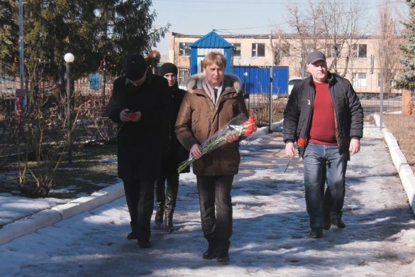 Візити пошани та пам’ятний захід біля меморіалу. У Мирнограді вшанували учасників бойових дій на території інших держав