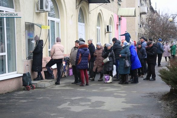 Покровськ сьогодні: черги, порожні магазини та облаштування сховищ