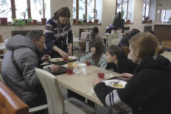 Дах над головою, речі та харчування. Добропілля приймає переселенців