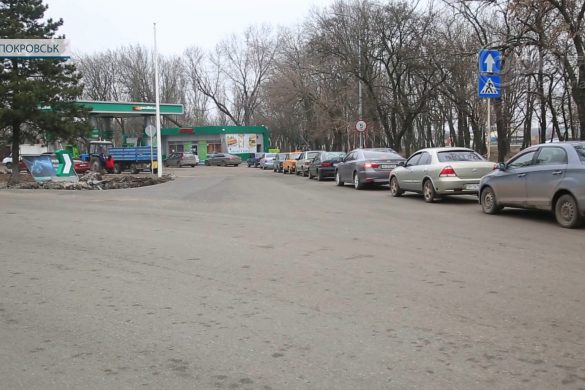 І бензин, і газ, і солярка. Де у Покровську можна заправити автівку?