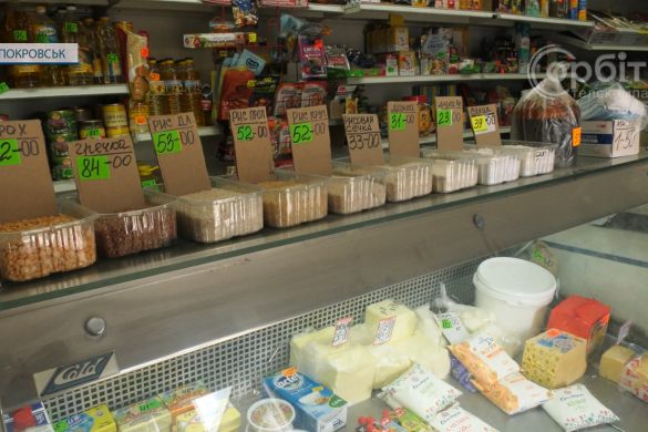 Продукти на ринку селища динзаводу: асортимент гарний, ціни - кусючі