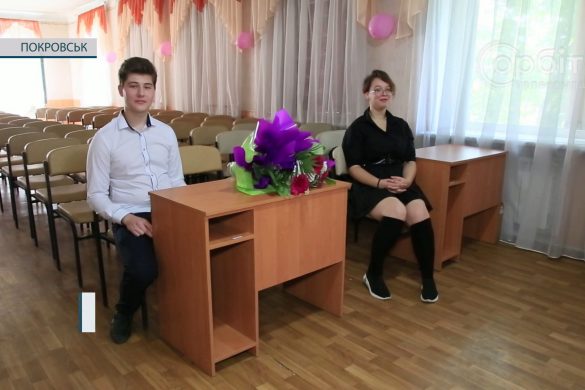 Двоє – урочисто, інші – за місцем проживання. Випускники ліцею «Надія» отримали свідоцтва про освіту