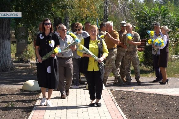 У Покровську та Добропіллі вшанували пам'ять героїв, які поклали своє життя у боротьбі за незалежність України