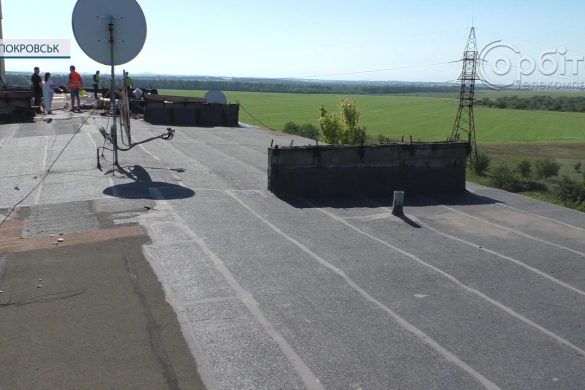 У Покровську латають крівлі на багатоповерхівках