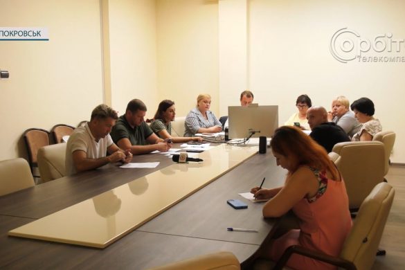 Підтримка комунальних підприємств, допомога твердим паливом та освітній процес. У Покровську засідав виконком