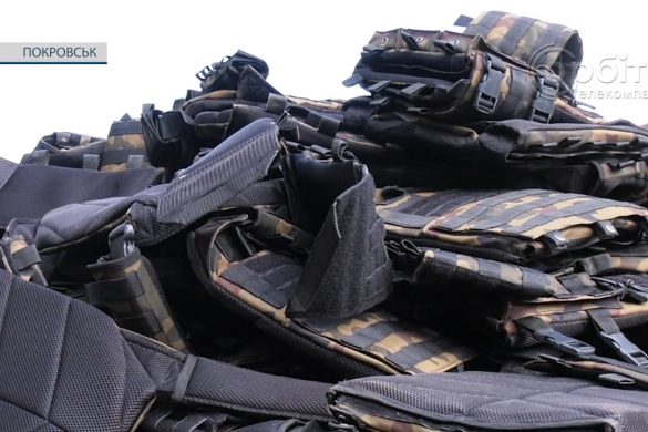 Зручно і безпечно: українські бійці отримали від компанії «Метінвест» чергову партію бронежилетів