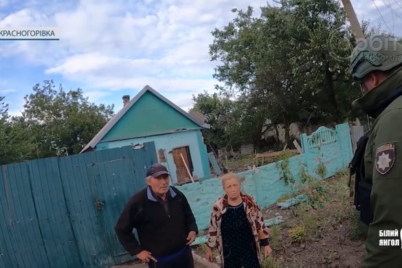 Під обстрілами вивозять поранених та вбитих. Правоохоронці Донеччини рятують жителів Красногорівки