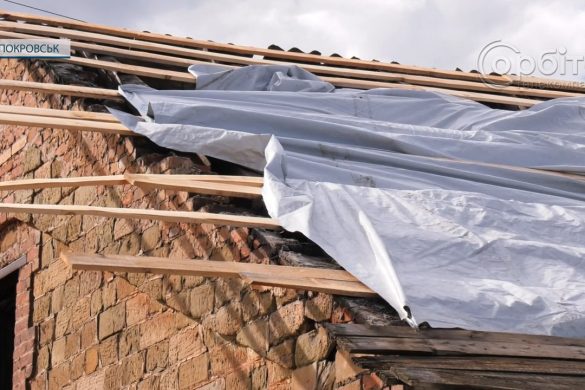 Відбудовуються після обстрілів. Як жителі Покровська приводять до ладу свої оселі