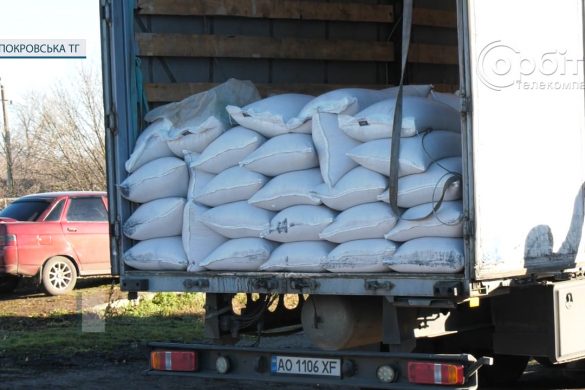 І для тварин, і на борошно та посів. Жителі двох старостинських округів Покровської громади отримали гуманітарне зерно