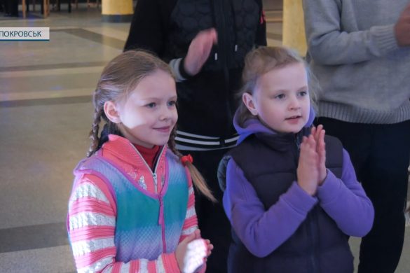 У день Святого Миколая рятувальники організували розваги для дітей, що виїжджають з гарячих точок