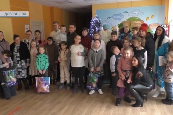 Для вихованців Добропільського центру реабілітації організували новорічний ранок