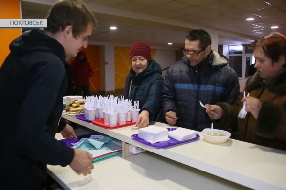Донеччина. Життя на лінії фронту. У Покровську відкрилась гуманітарна їдальня