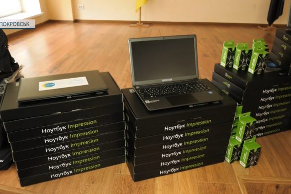 Вихователі дитсадків Покровської ТГ отримали гаджети для дистанційного навчання