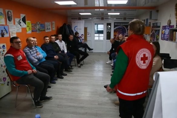 Тренінги від Червоного Хреста: працівників ШУ «Покровське» вчать надавати домедичну допомогу