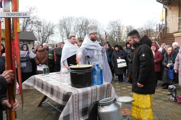 У Свято-Михайлівському храмі покровчани помолилися за мир та освятили воду