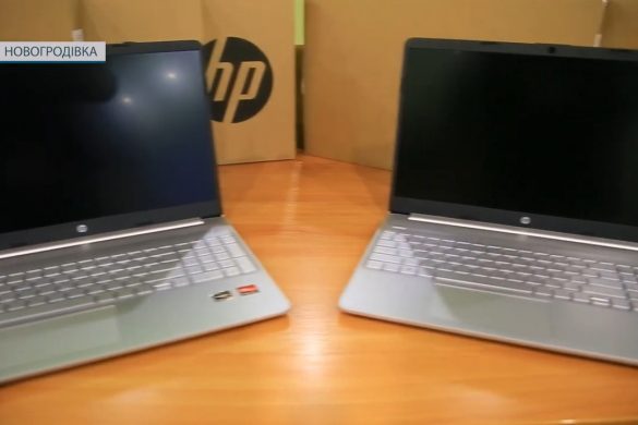 Новогродівські вчителі отримали ноутбуки від Олени Зеленської