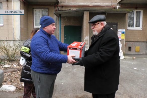 Від Покровської МВА жителі багатоповерхівок отримали насоси для свердловин